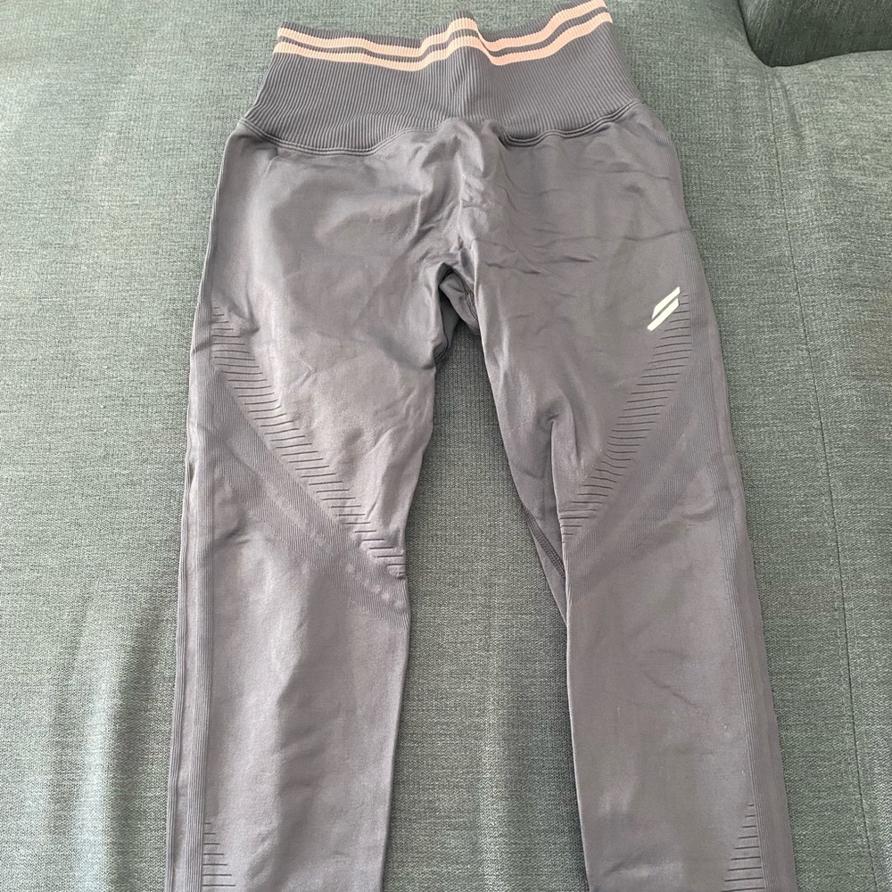 DoYouEven scrunch butt leggings